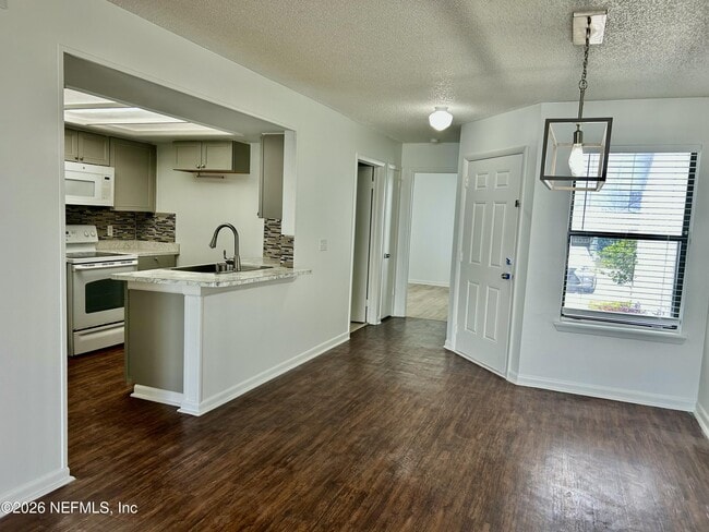 Building Photo - 8357 Century Point Dr N