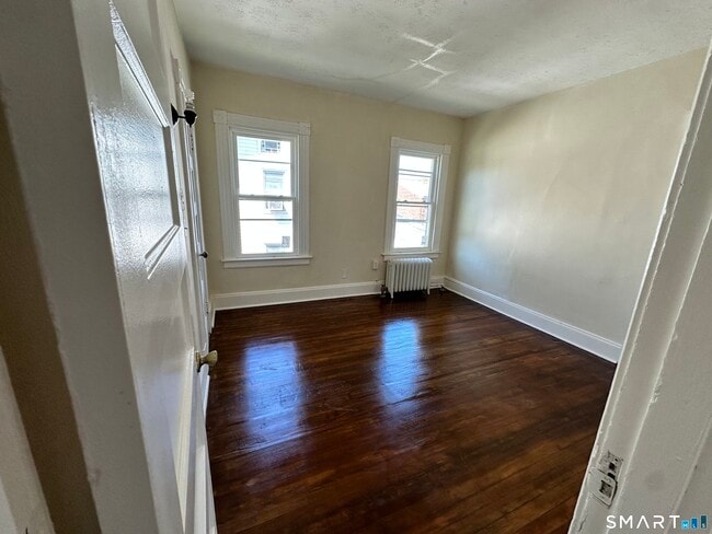 Building Photo - 15-17-17 Beacon St Unit 2nd floor