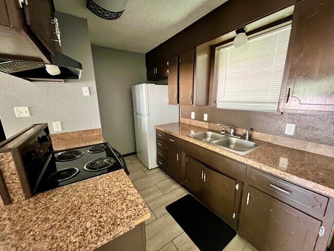 Photo - 1004 Owen St Apartments Unit B