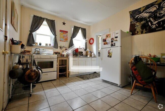 Building Photo - 61 Royal St Unit 1 Rental