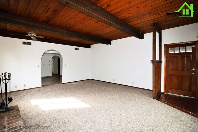 Photo - 3194 Veda St