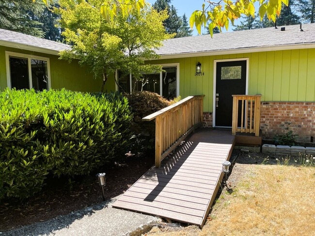 Photo - HALF OFF OF FIRST MONTH'S RENT! Beautifull...