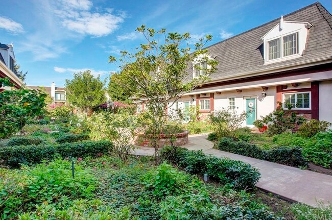 Interior Courtyard - 8130 Redlands St Unit 15