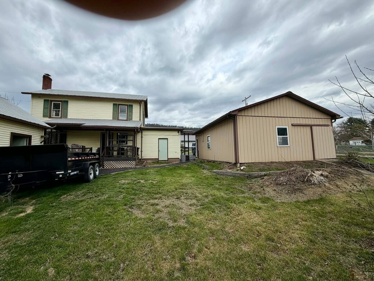 Photo - 327 W Plum St