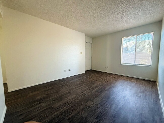 Photo - Bright and beautifully updated 2-bedroom h... Unit 1