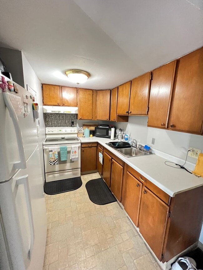 Photo - AVAILABLE JUNE - Spacious 2 Bedroom Apartment! Unit 1516 N 16th St - 8