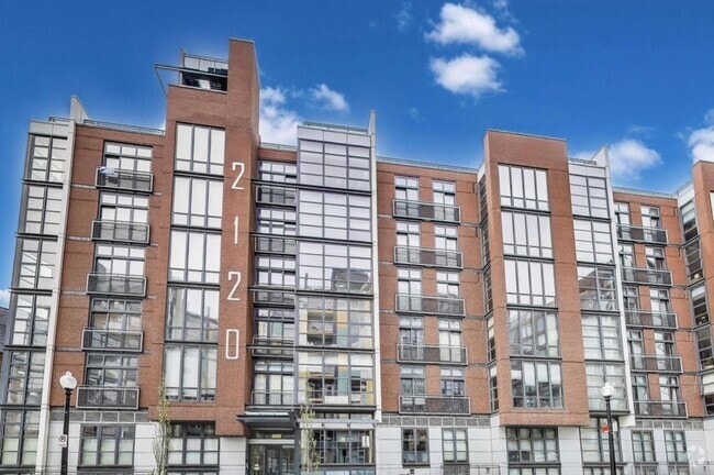 Building Photo - Beautiful 1 bedroom + 1 Ba + Garage space ... Rental