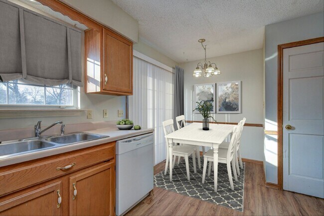 Photo - 107 NE Maggie Ave Unit B
Lees Summit (Jack... Unidad B