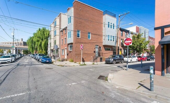 Building Photo - 37 W Wildey St Rental