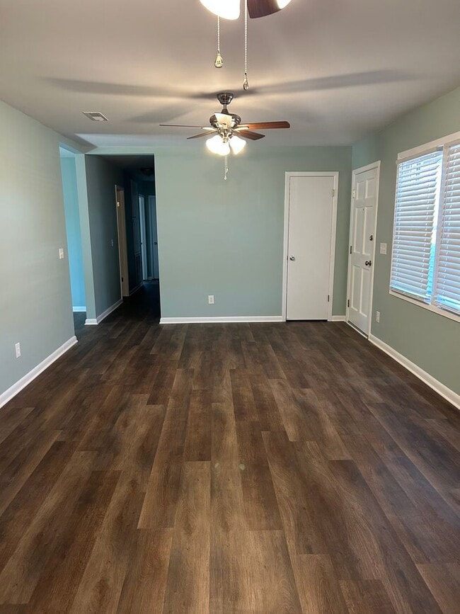 Photo - 103 W Emerald Dr