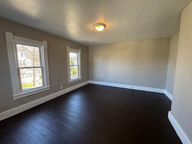 Photo - 713 Garfield Ave SW