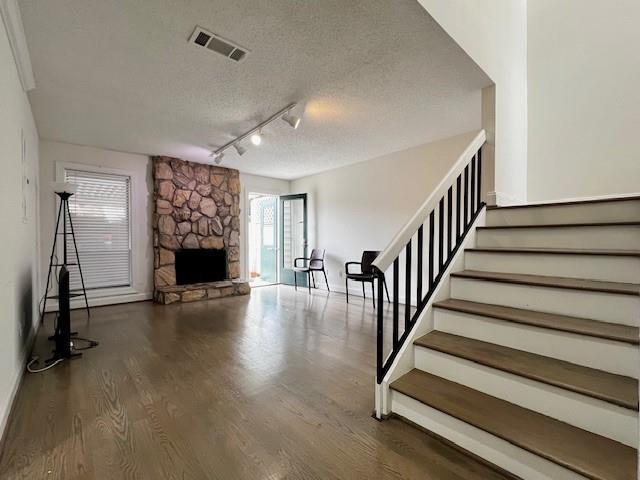 Photo - 698 Serramonte Dr