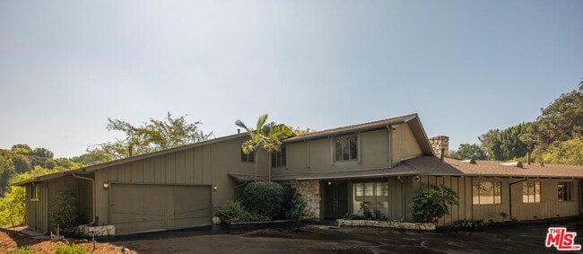 Building Photo - 1365 N Wetherly Dr Rental