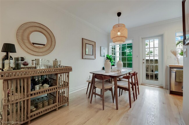 Photo - 21 Madeira Ave