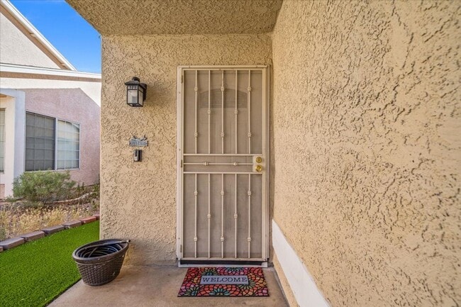 Photo - Charming 3 Bedroom Single-Story Las Vegas Home with Stylish Upgrades & Beautiful Backyard