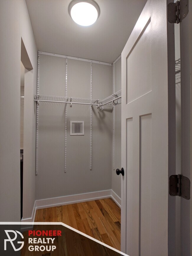 Photo - 908 W George St Unit 1