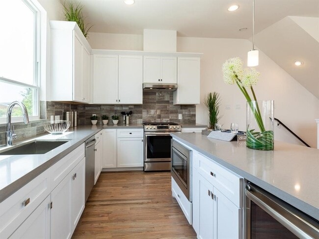 Photo - 310 Jensen Dr