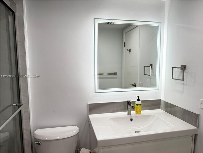 Photo - 16465 NE 22nd Ave Unit 105