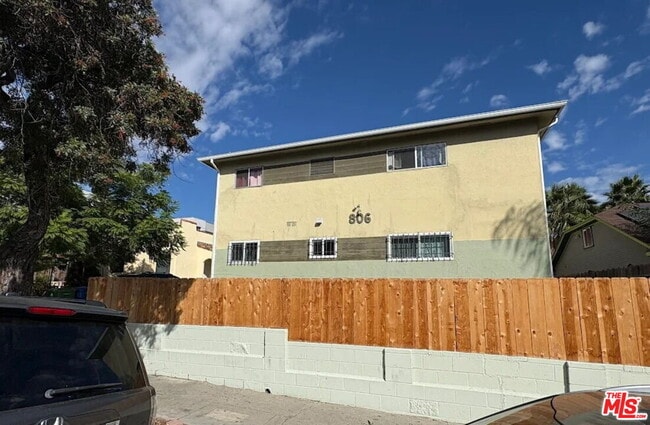 Building Photo - 806 N Hobart Blvd Unit 3