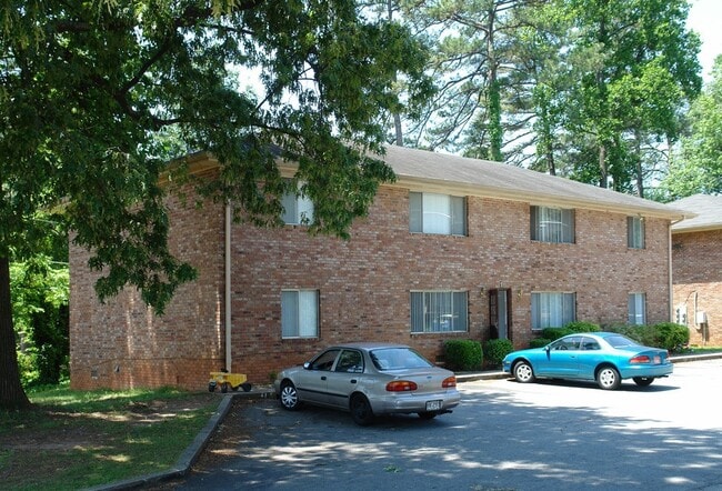 Lee Mar Apartments