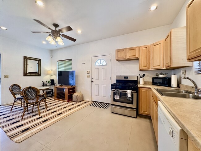 Photo - 1718 E Grant Rd