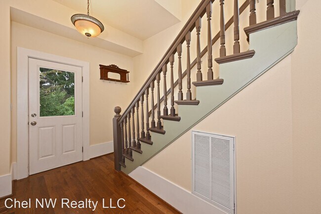 Photo - 3 br, 2.5 bath House - 1816 11th Ave W