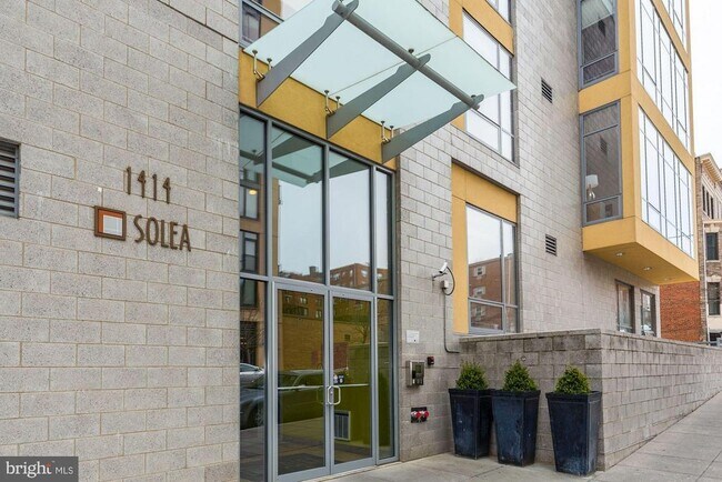 Building Photo - 1414 Belmont St NW Unit 304