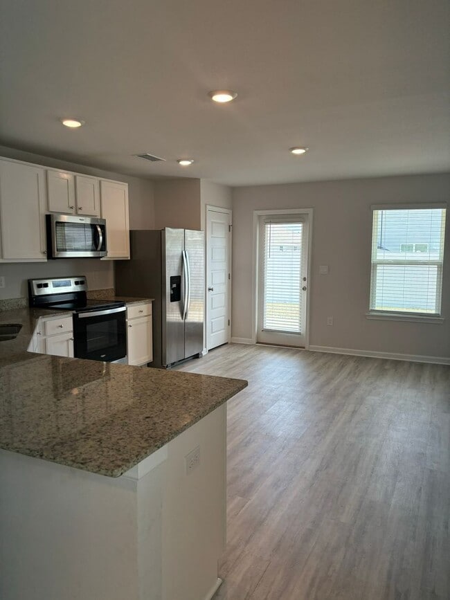 Photo - 6586 Atkins Rd