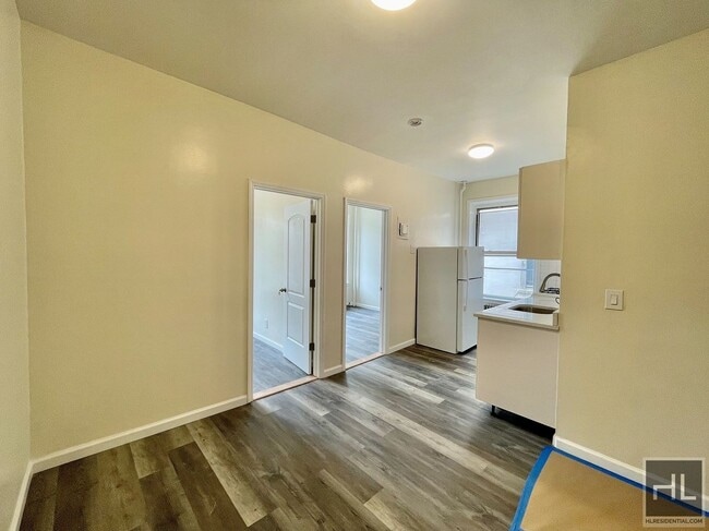 Photo - 34 AVENUE 2.5 bedroom includes heat and hot water Unidad 2F