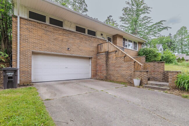 Photo - 1035 Newport Rd