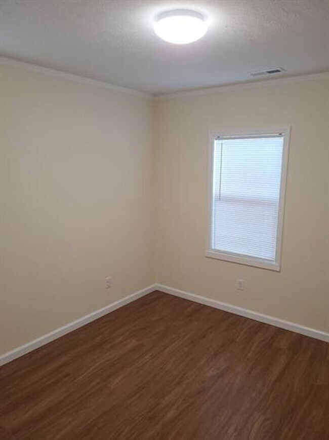 Photo - 1538 Longfield Ave