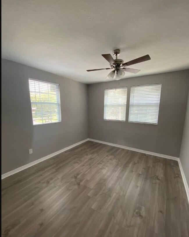 Photo - Charming Upstairs 2/1 - Available Now! Unit 1469 W 7th St - DOWNSTAIRS (OWNER SELLING)