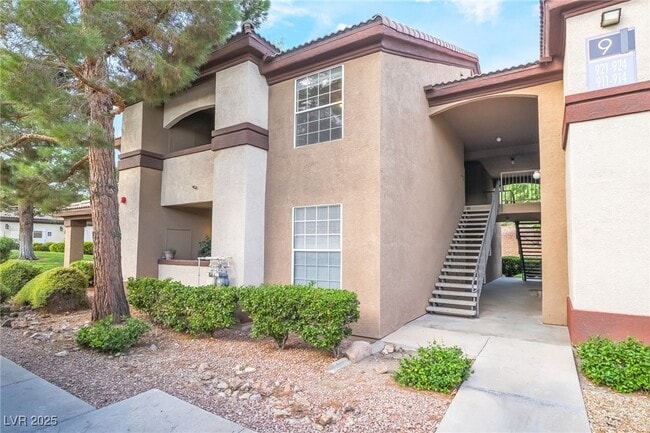 Building Photo - 231 W Horizon Ridge Pkwy Unit 921 Rental