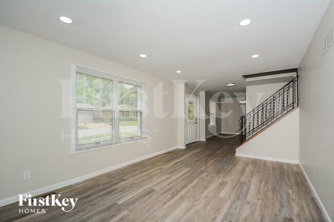 Photo - 805 Forest Village Dr