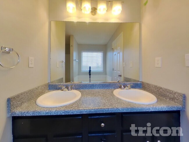 Photo - 3350 Slate Dr