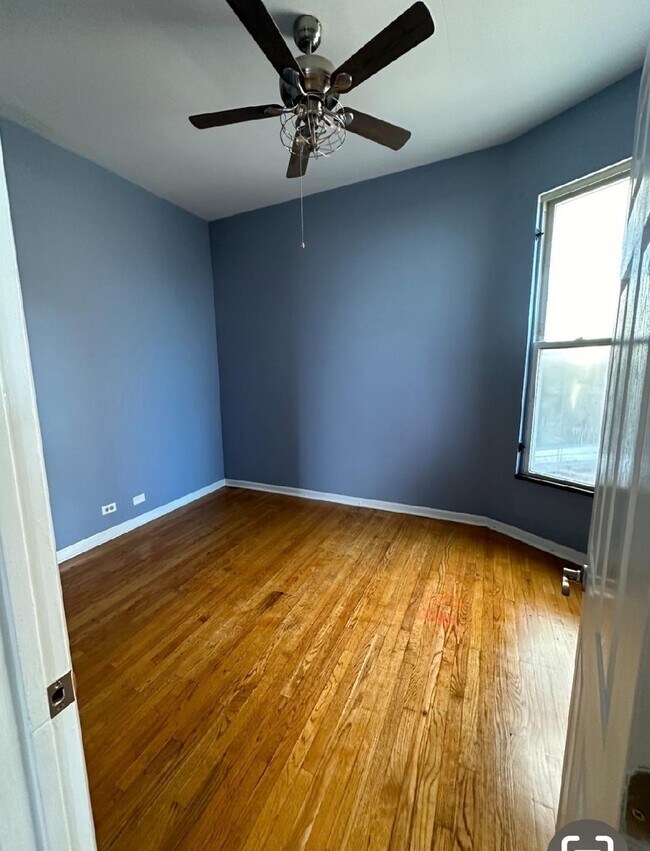 Photo - 5943 S Indiana Ave Unit 3