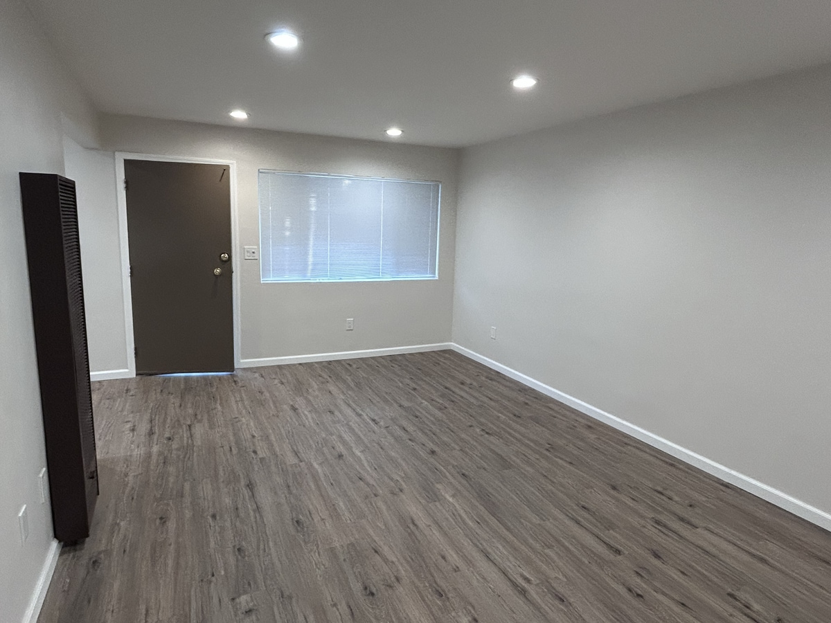 Lliving Room - 252 S Ave 55 Unit 4