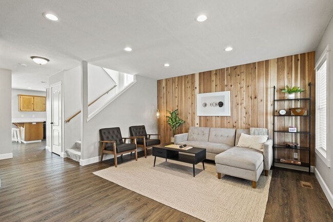 Photo - 753 SE Boysen Ln