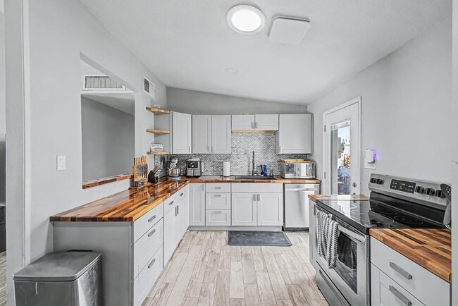 Photo - 2025 E Howe Ave