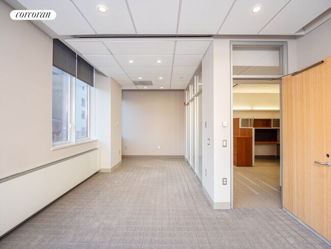 Photo - 402 E 67th St