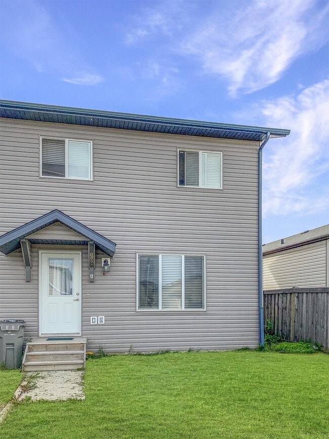Building Photo - 11246 75a Ave
