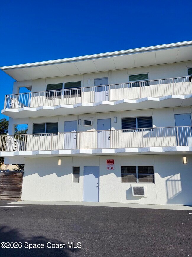 Photo - 1425 Oak St Unit 17