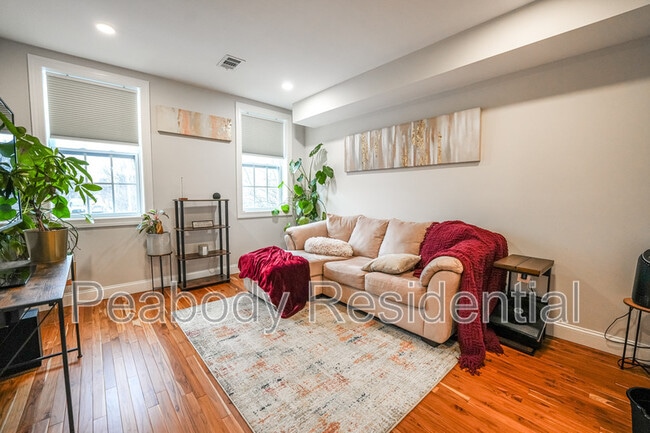 Photo - 731 18th St NE