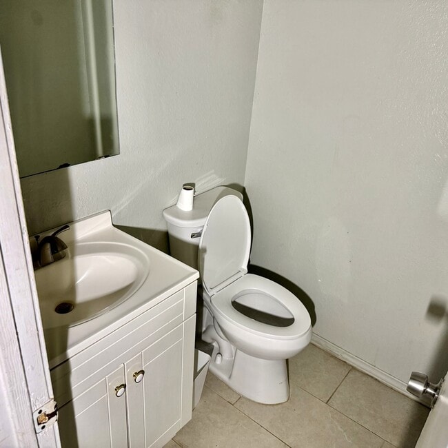Photo - 933 NW Summercrest Blvd