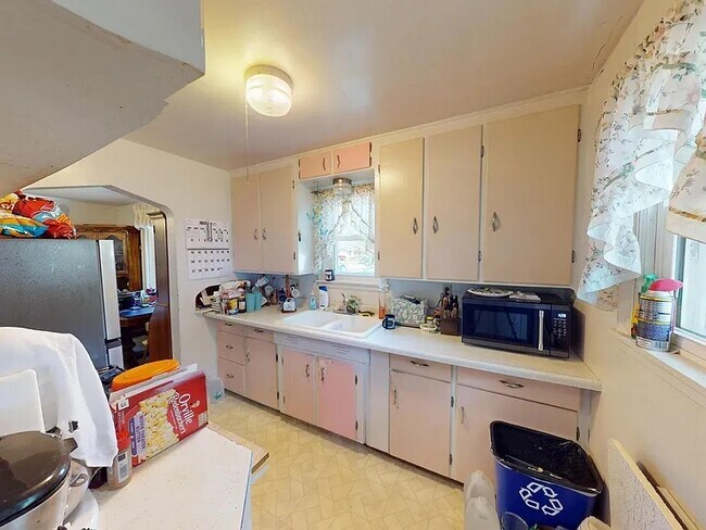 Photo - 430 Ulstad Ave