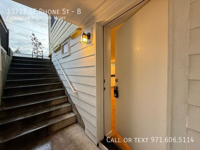 Photo - 13717 SE Rhone St Unit B