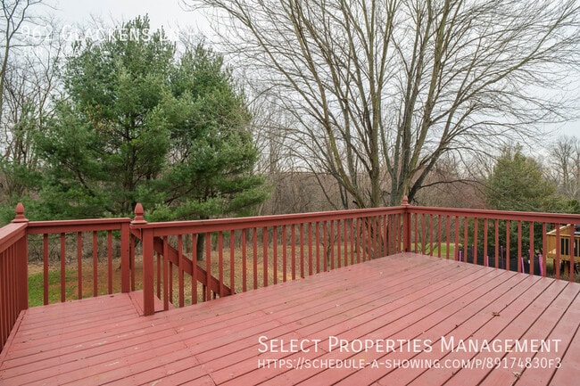 Photo - 962 Glackens Ln