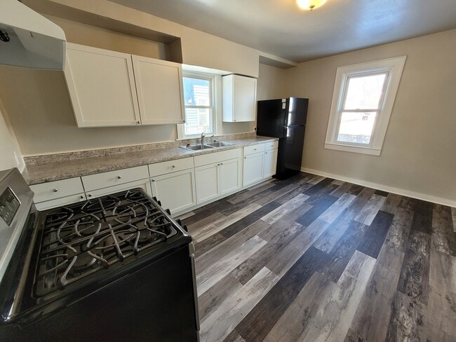 Photo - 816 School Pl