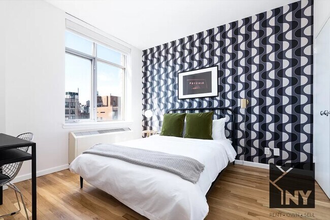 Photo - 124 W 21st St Unit 2502