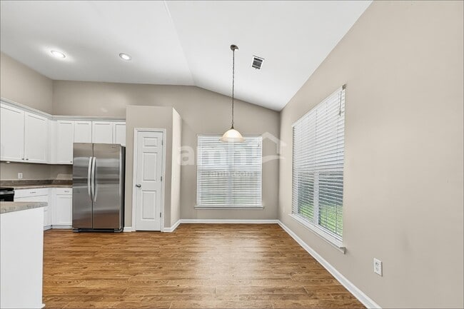 1555 Bradley Blvd